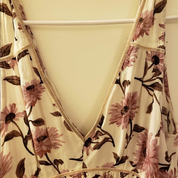 Cream colored blouse with pink florals from AE - Picture 6 of 6